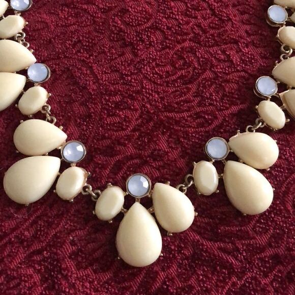 Vintage beautiful neutral career necklace Y2K - Picture 3 of 7